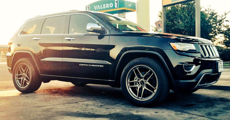 Jeep Grand Cherokee photo